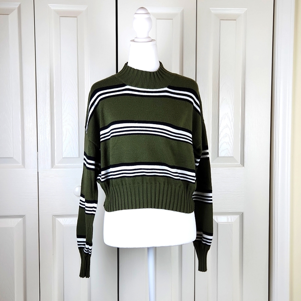 Windsor cropped sweater size M olive green white striped preppy classic